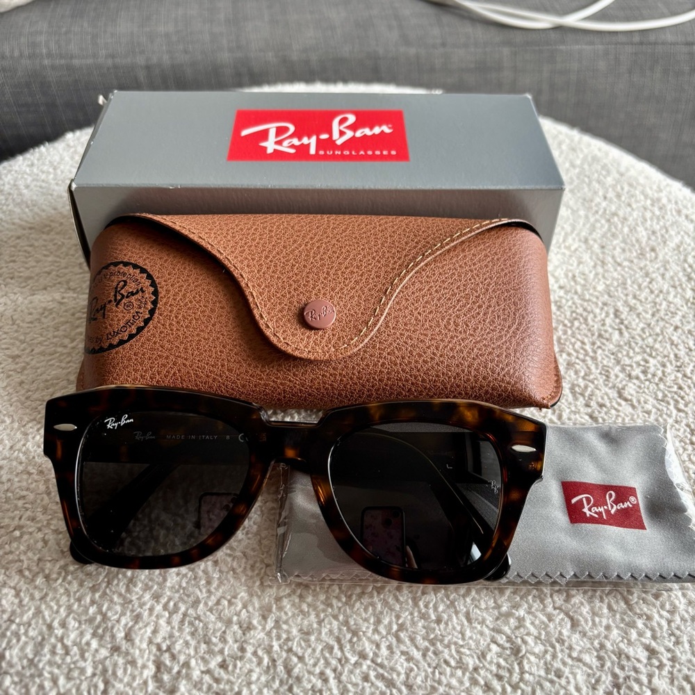 Ray-Ban State Street Sunglasses RB2186